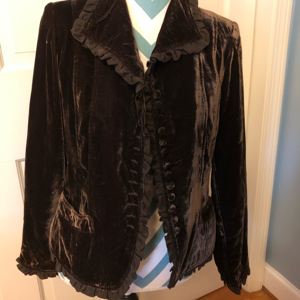 Women’s brown velvet blazer.
